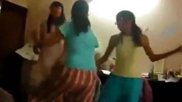 শিশু রাস্তায় খেলতে শুরু বাংলা নতুন xx