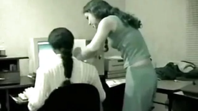 প্রহার করা, পুরানো-বালিকা বাংল xx বন্ধু