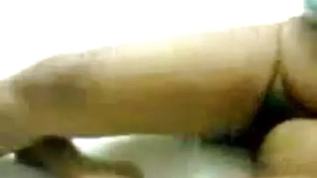 স্বামী বাড়ীতে অপেক্ষা করার সময় একজন মানুষ মুখের বাংলা ৩ xx গাড়ী কাজ করে