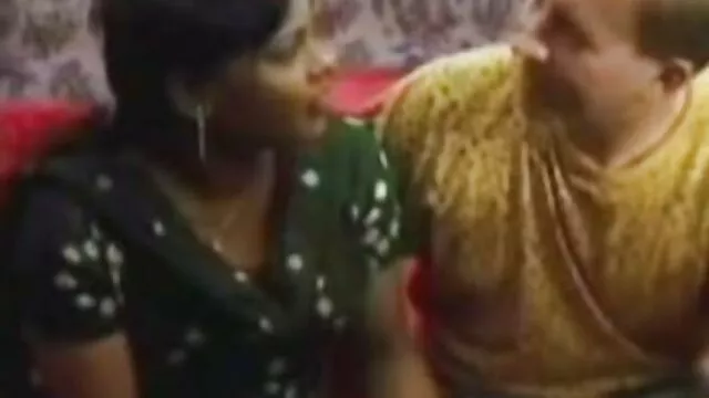 একটি অল্প বয়স্ক ঘনিষ্ঠতা এর সুস্থ বাংলাদেশি xx ও সক্রিয়