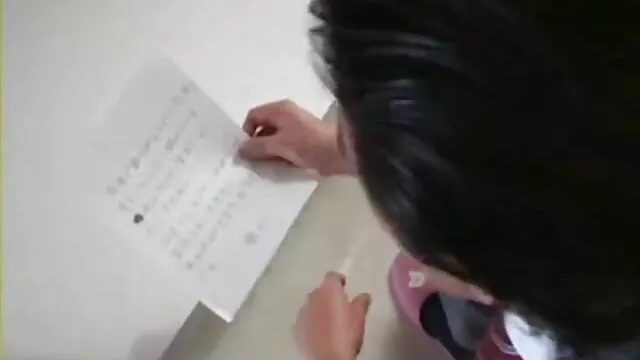 এটা তার মুখের ওপর স্প্রে করা হয়. xx বাংলা